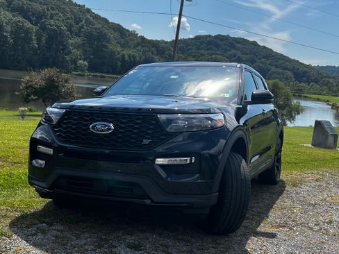 Used 2024 Ford Explorer ST w/ Equipment Group 401A AWD/4WD image 2
