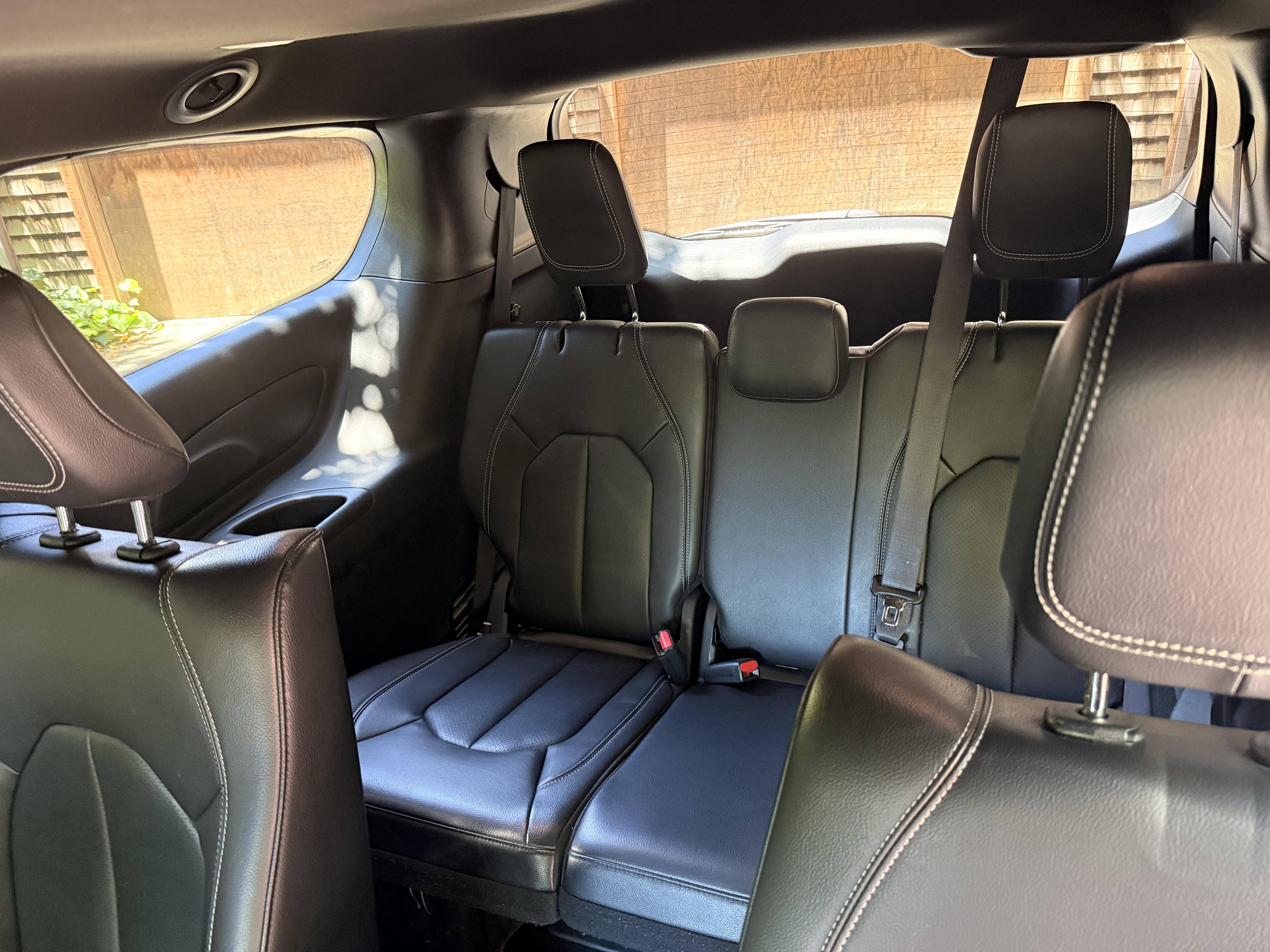 Used 2022 Chrysler Pacifica Touring-L w/ S Appearance Package FWD image 9
