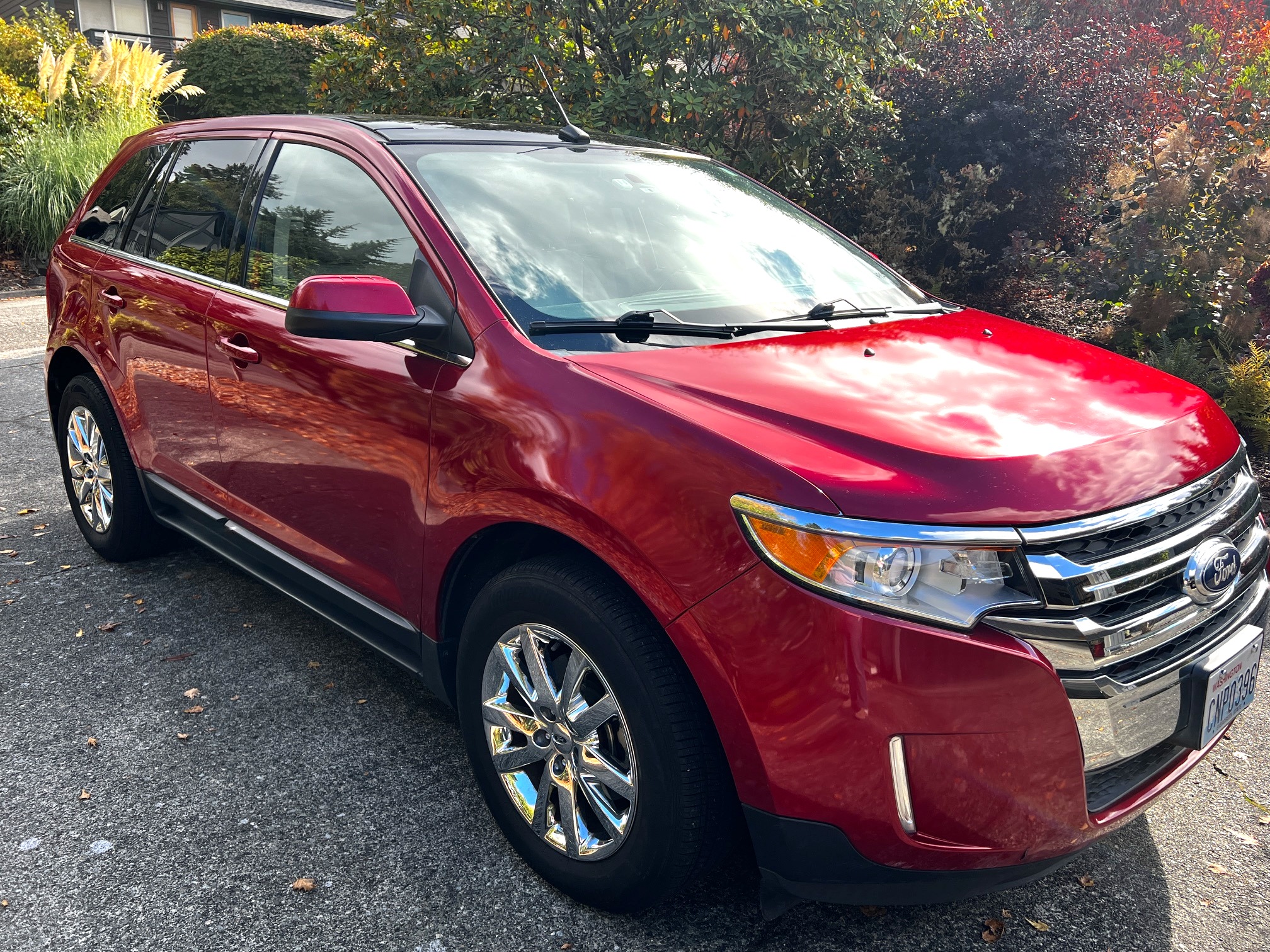 Used 2012 Ford Edge Limited FWD image 2