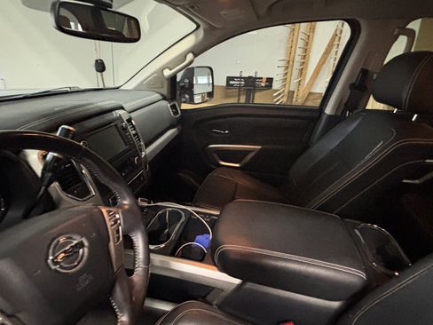 Used 2019 Nissan Titan PRO-4X w/ Pro-4x Convenience Package image 12