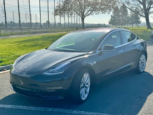 Used 2018 Tesla Model 3 Mid Range image 1