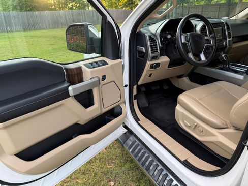 Used 2015 Ford F150 Lariat w/ Equipment Group 502A Luxury RWD image 10
