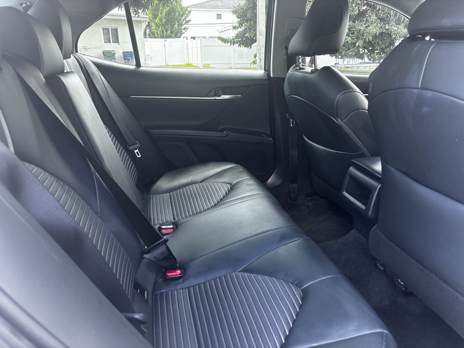 Used 2018 Toyota Camry SE w/ Audio Package FWD image 9