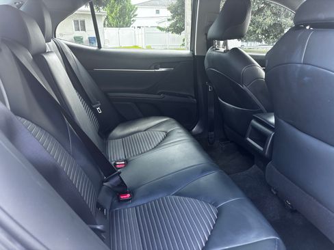 Used 2018 Toyota Camry SE w/ Audio Package FWD image 9