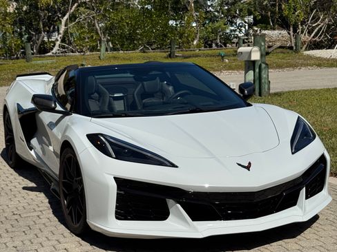 Used 2025 Chevrolet Corvette Z06 w/ Stealth Interior Trim Package image 2