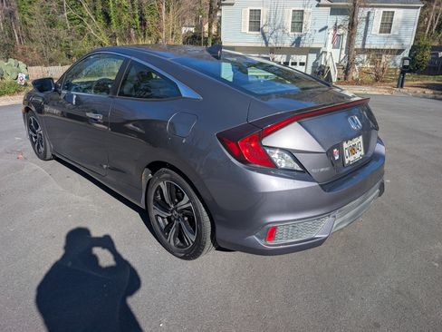 Used 2017 Honda Civic Touring image 9