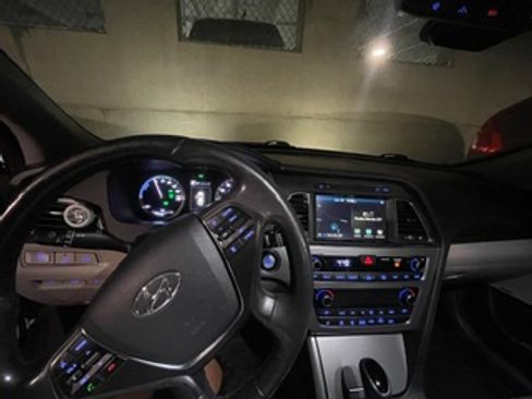 Used 2016 Hyundai Sonata Limited w/ Option Group 02 FWD image 10