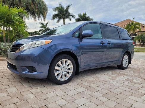 Used 2013 Toyota Sienna LE image 8