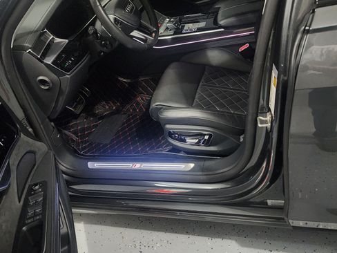 Used 2022 Audi S8 image 12