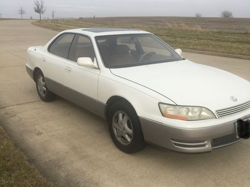 Used 1992 Lexus ES 330 w/ Leather Trim Pkg FWD image 1