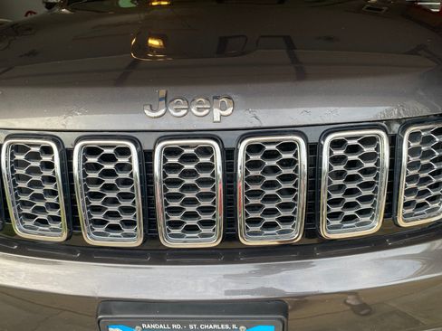 Used 2017 Jeep Grand Cherokee Overland AWD/4WD image 18