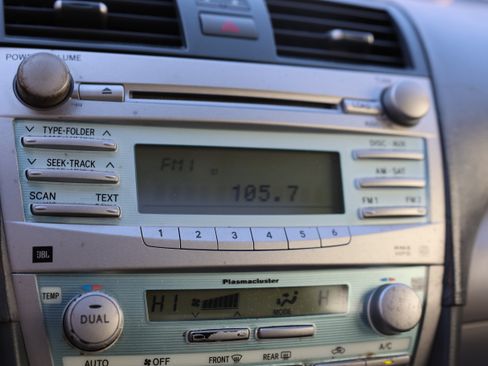 Used 2007 Toyota Camry SE image 2