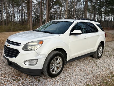 Used 2017 Chevrolet Equinox LT w/ Convenience Package image 1