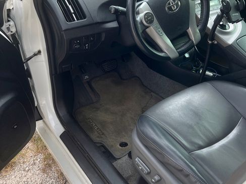 Used 2012 Toyota Prius Four w/ Deluxe Solar Roof Pkg FWD image 11