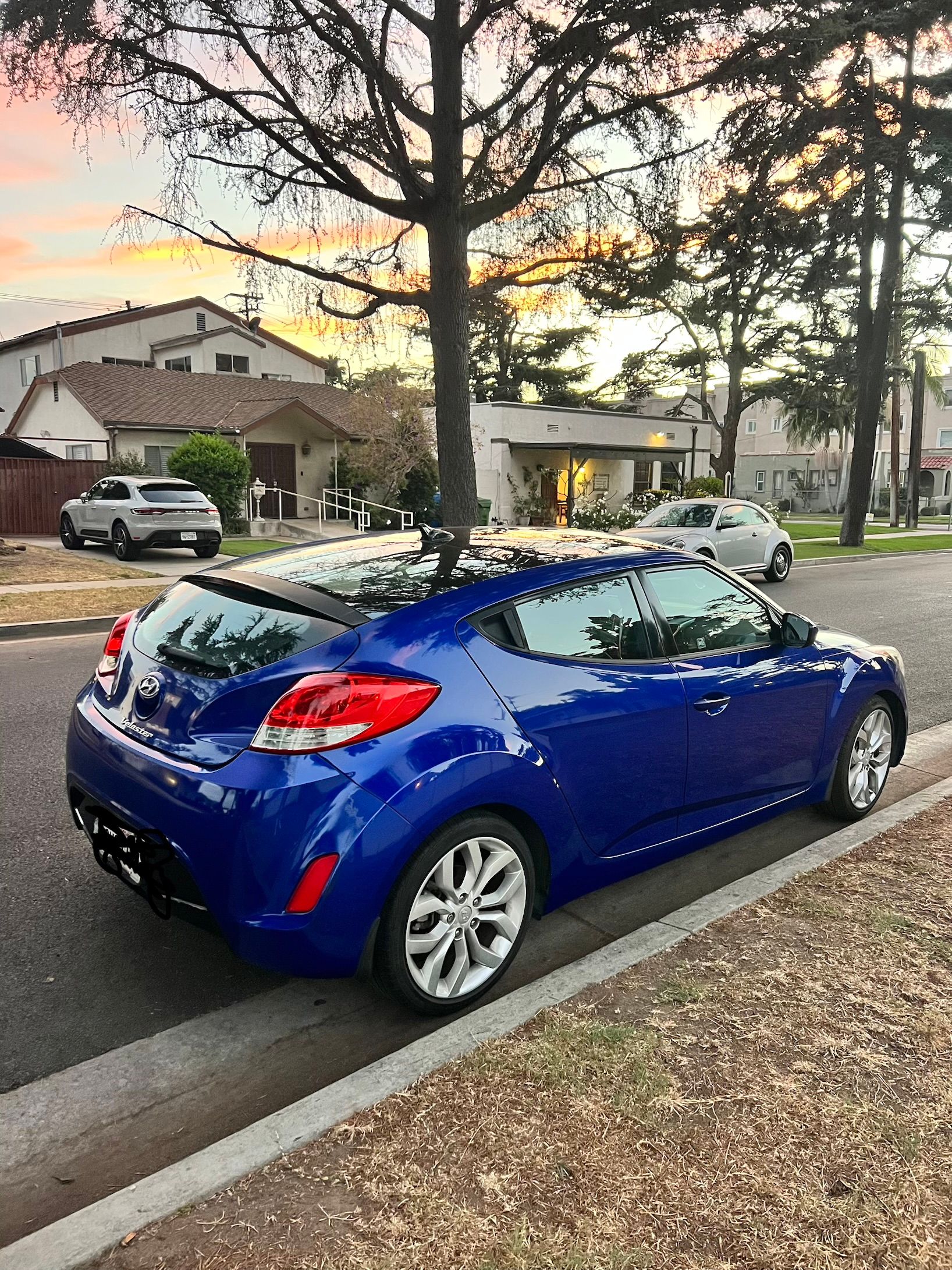 Used 2012 Hyundai Veloster w/ Style Pkg FWD image 2