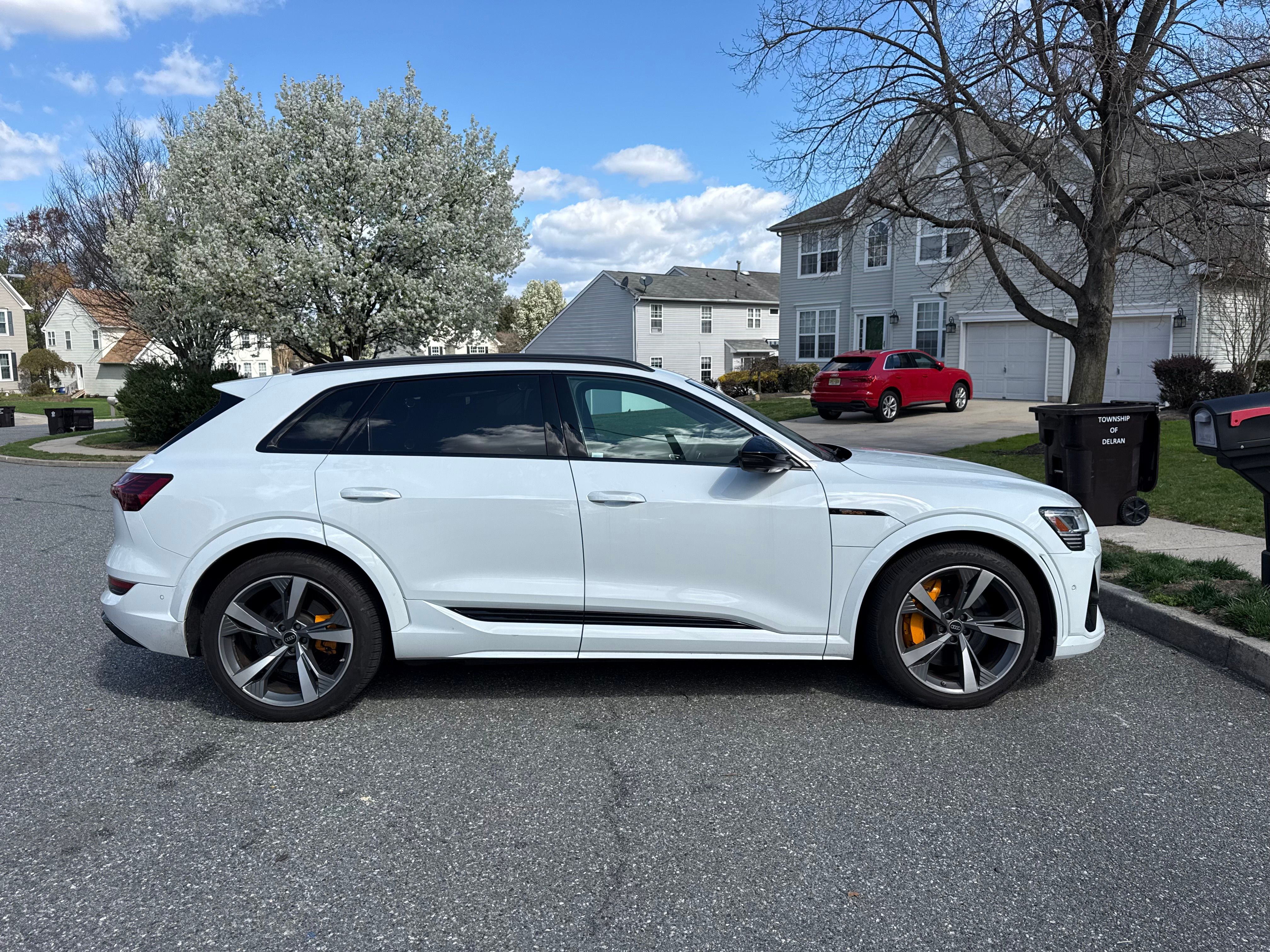 Used 2022 Audi e-tron S Premium Plus AWD/4WD image 1