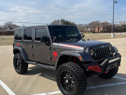 Used 2014 Jeep Wrangler Unlimited Sahara w/ Connectivity Group image 16