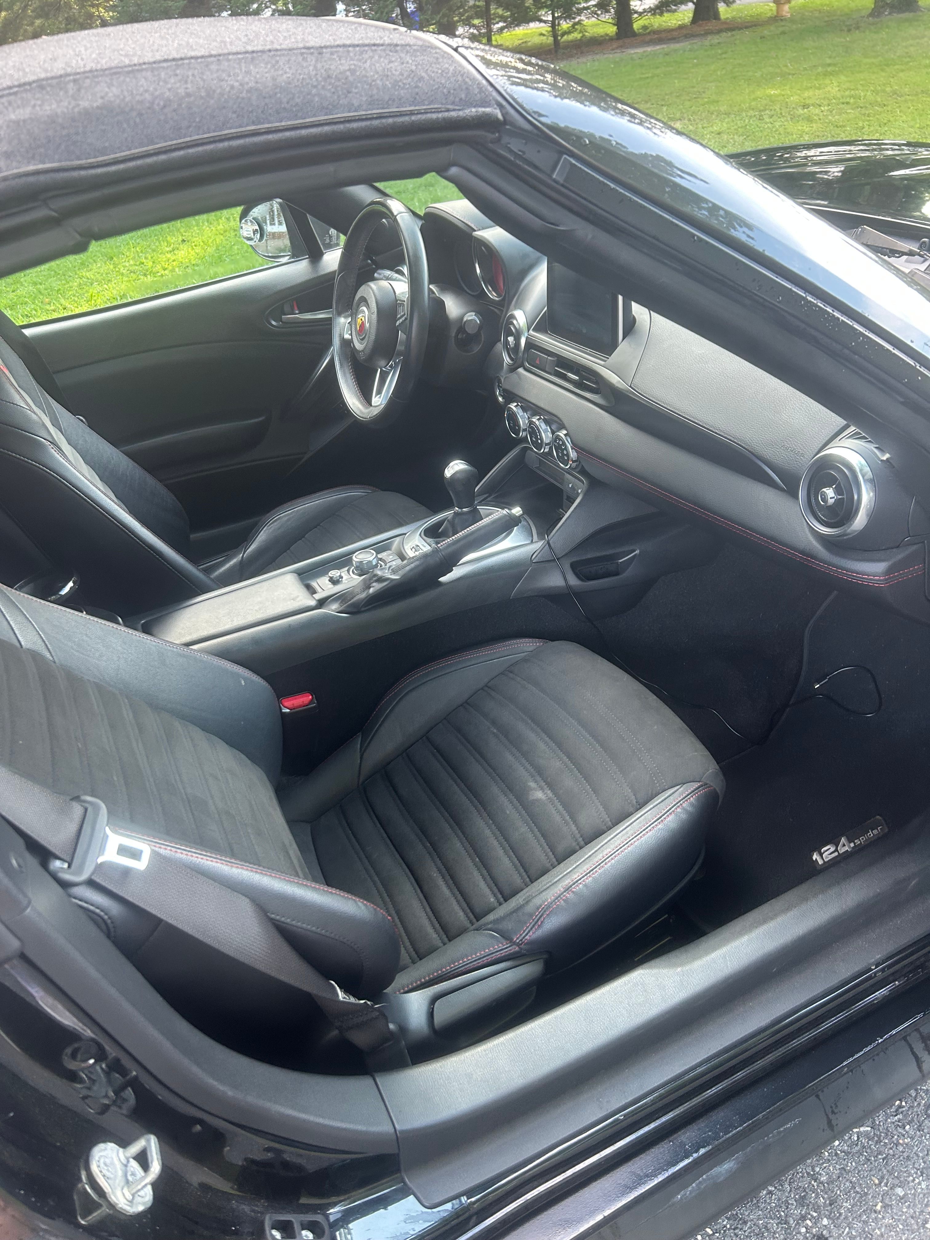 Used 2018 FIAT 124 Spider Abarth w/ Navigation & Sound Group RWD image 4