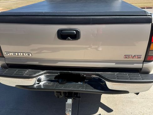 Used 2006 GMC Sierra 2500 SLE w/ Onstar Plus Package image 19