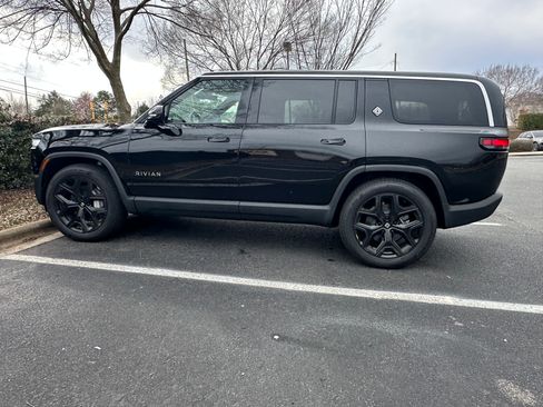 Used 2025 Rivian R1S Adventure image 4