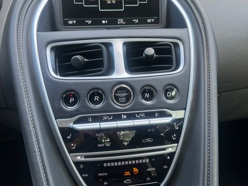 Used 2019 Aston Martin DB11 Coupe image 11