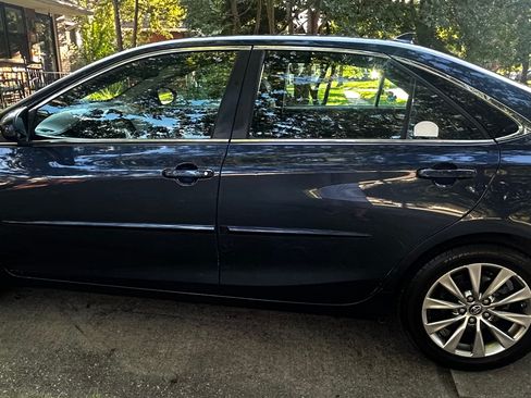 Used 2017 Toyota Camry XLE w/ Moonroof Package FWD image 5
