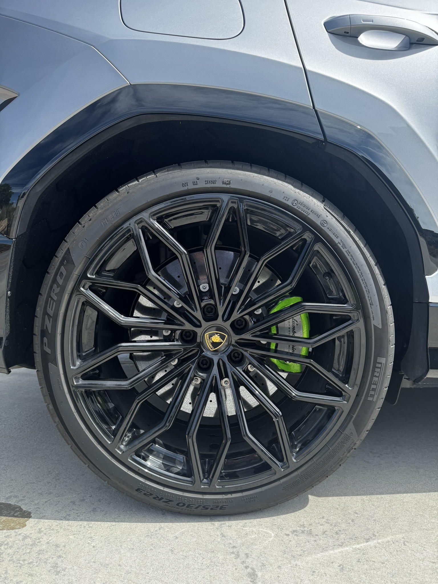 Used 2025 Lamborghini Urus SE AWD/4WD image 9