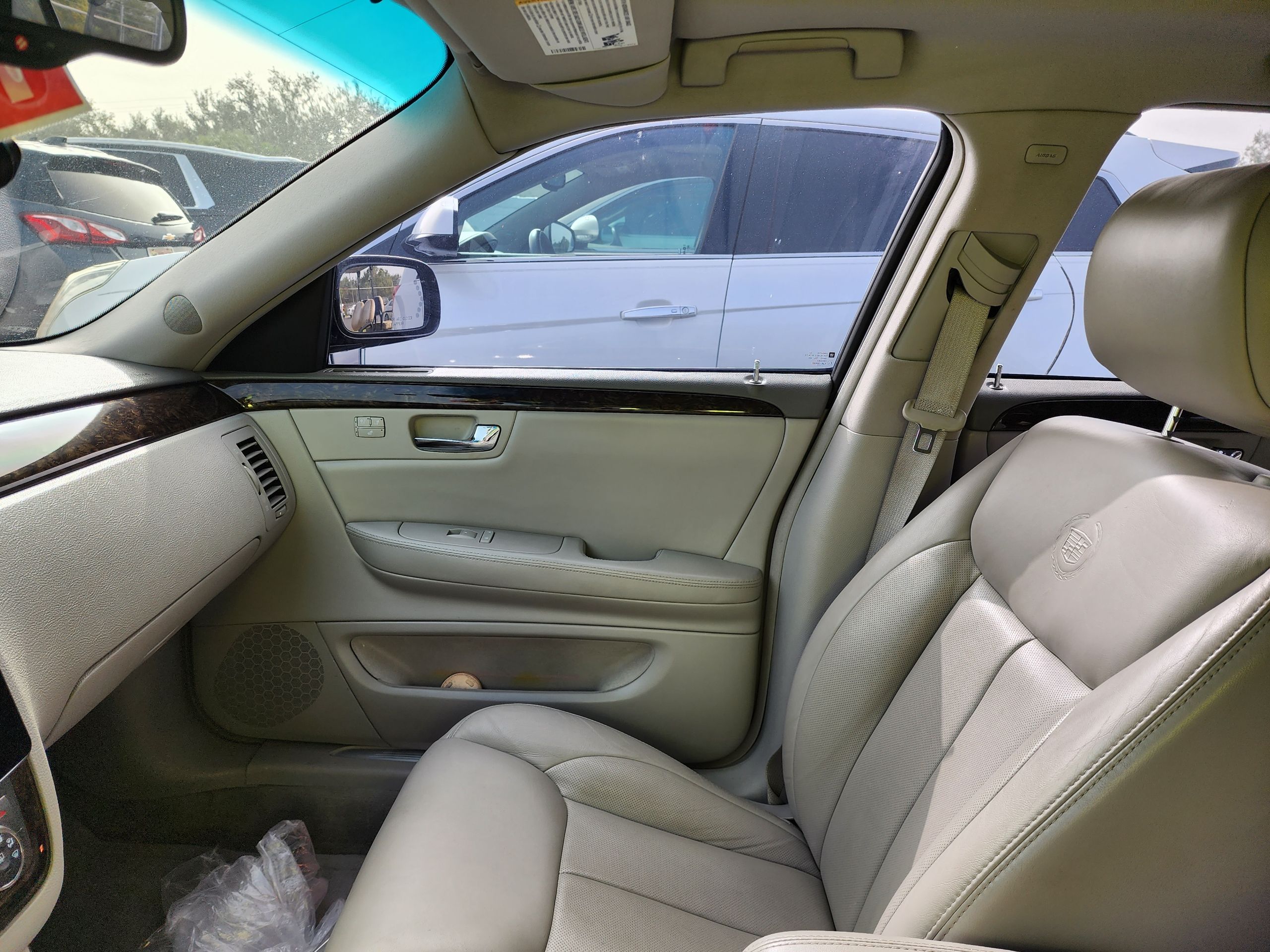Used 2008 Cadillac DTS w/ Sun And Navigation Package FWD image 5