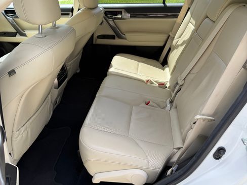 Used 2023 Lexus GX 460 Luxury w/ Off Road Package AWD/4WD image 11