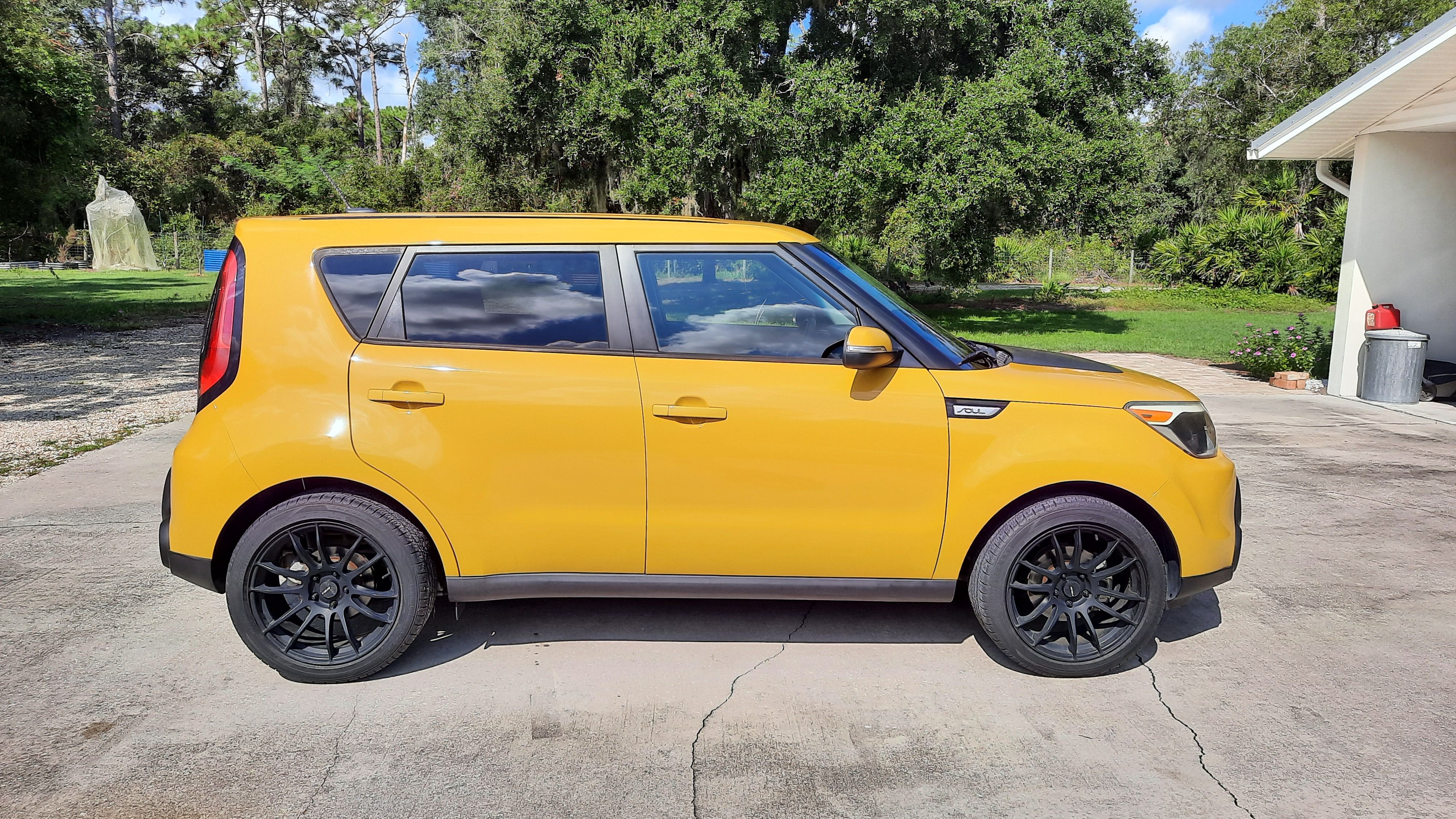 Used 2014 Kia Soul + w/ UVO w/Eservices Package FWD image 9
