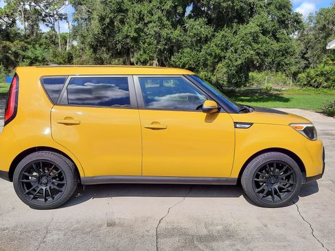 Used 2014 Kia Soul + w/ UVO w/Eservices Package FWD image 9