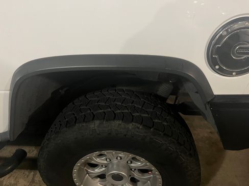 Used 2004 HUMMER H2 w/ Preferred Equipment Group image 11