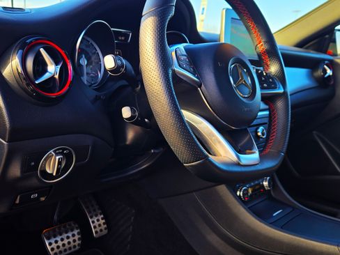 Used 2015 Mercedes-Benz CLA 250 4MATIC image 9