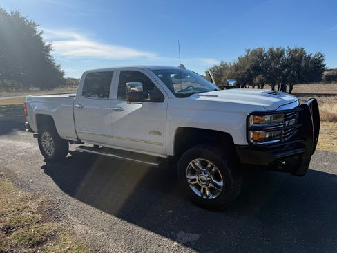 Used 2017 Chevrolet Silverado 2500 High Country w/ Duramax Plus Package image 2