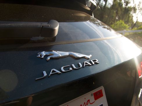 Used 2017 Jaguar F-PACE Prestige image 5