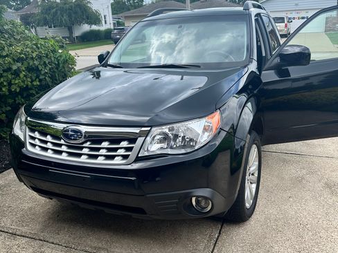 Used 2013 Subaru Forester 2.5X Limited AWD/4WD image 2