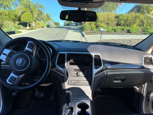 Used 2011 Jeep Grand Cherokee 70th Anniversary image 5