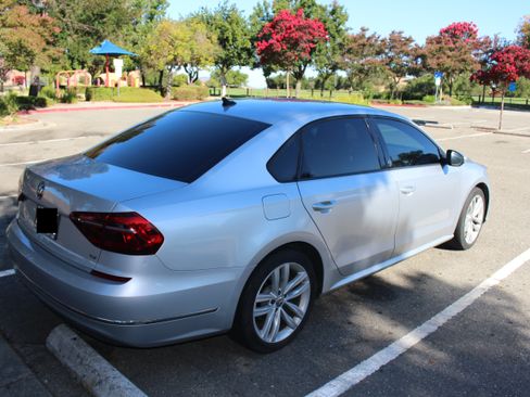 Used 2019 Volkswagen Passat 2.0T Wolfsburg FWD image 8