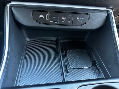 Used 2026 Kia Carnival SX w/ SX Dark Edition Package image 9