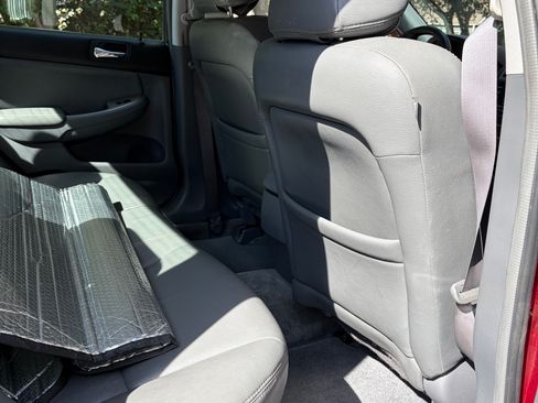 Used 2005 Honda Accord EX image 17