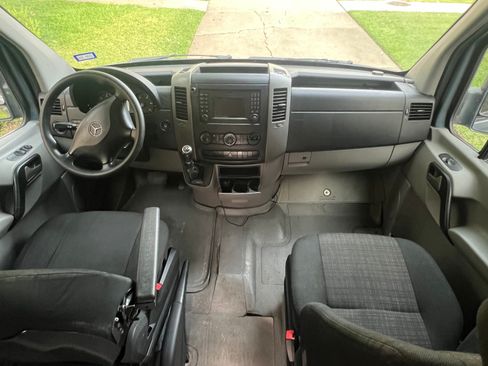 Used 2018 Mercedes-Benz Sprinter 2500 image 9