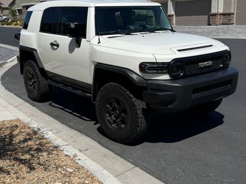 Used 2014 Toyota FJ Cruiser 4WD w/ Upgrade Package image 1