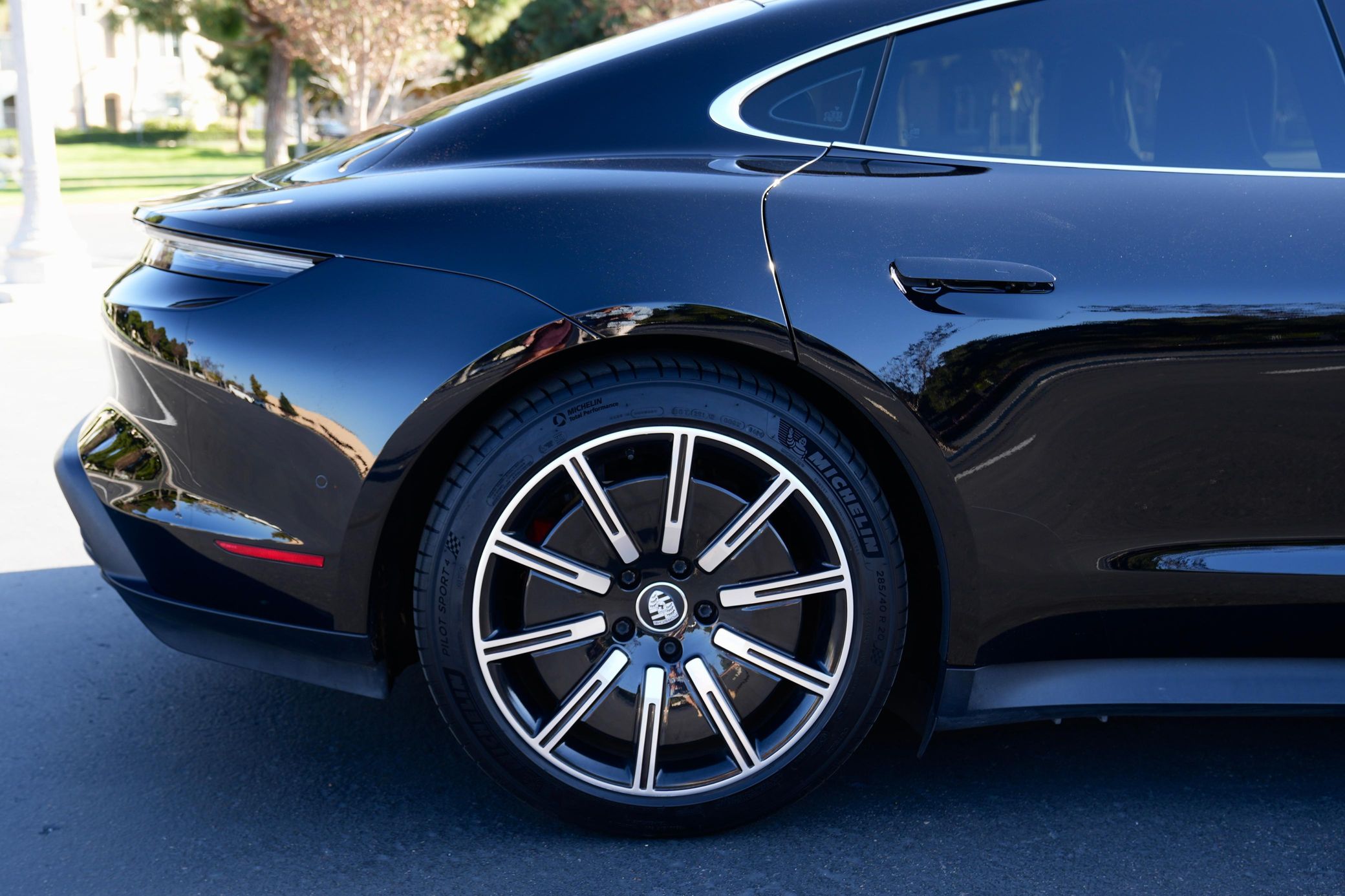 Used 2020 Porsche Taycan 4S AWD/4WD image 16