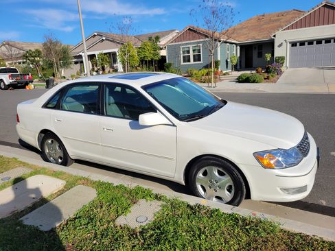 Used 2003 Toyota Avalon XLS image 2