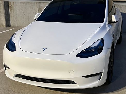 Used 2022 Tesla Model Y Performance image 1