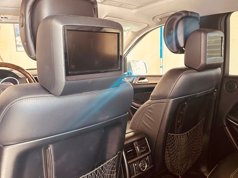 Used 2013 Mercedes-Benz GL 550 4MATIC image 5