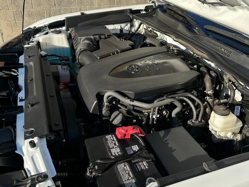 Used 2021 Toyota Tacoma TRD Off-Road w/ Technology Package image 12