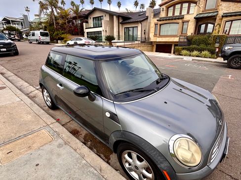Used 2010 MINI Cooper Hardtop image 6