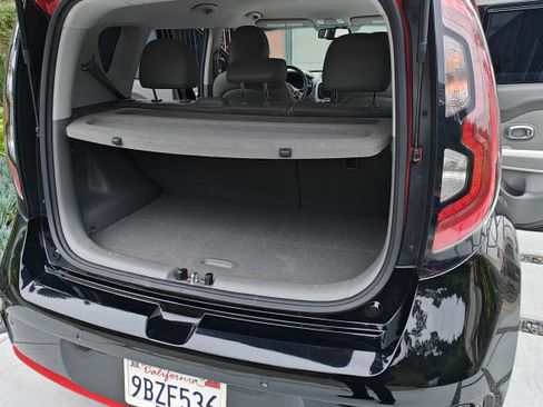 Used 2017 Kia Soul EV + image 15