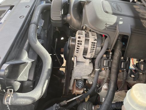Used 2010 Chevrolet Avalanche LTZ AWD/4WD image 6